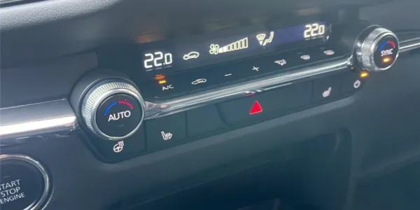 visuel - Mazda CX-30 2025 2.5L E-SKYACTIV G M HYBRID 140 CH 4X2 BVM6 Exclusive-Line