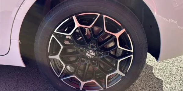 visuel - MG MG4 URBAN EV 54 KWH - 118 KW Premium