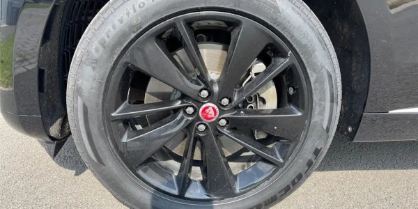 visuel - Jaguar F-Pace 2.0 - P400E PHEV AWD BVA8 R-Dynamic SE