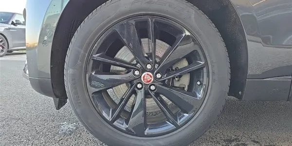 visuel - Jaguar F-Pace 2.0 - P400E PHEV AWD BVA8 R-Dynamic SE