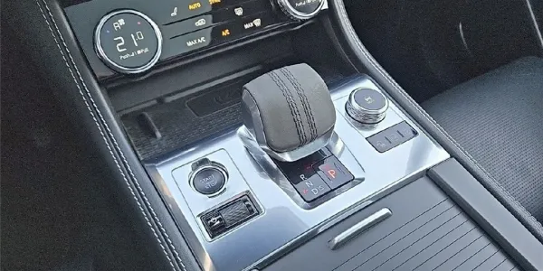 visuel - Jaguar F-Pace 2.0 - P400E PHEV AWD BVA8 R-Dynamic SE