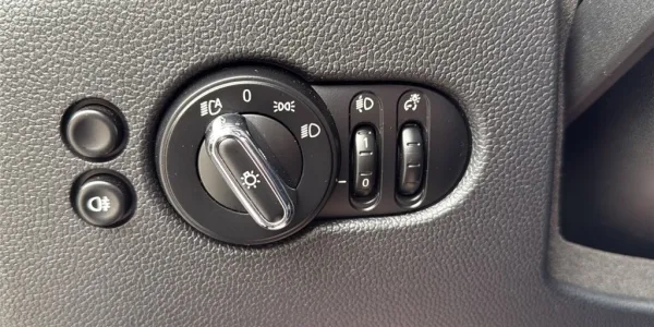 visuel - Mini 3 portes MINI F56 HATCH LCI II Cooper 136 ch Edition Camden