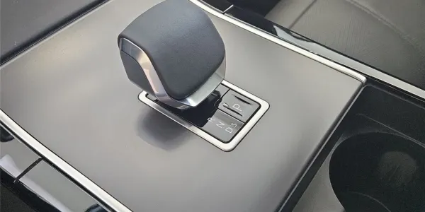 visuel - Land Rover Range Rover Velar 2.0L P400E PHEV 404CH AWD BVA Dynamic HSE