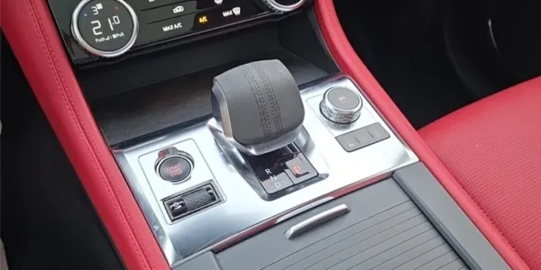 visuel - Jaguar F-Pace PLUG-IN HYB P400e R-DYNAMIC S 2.0 - PHEV AWD BVA8 Black