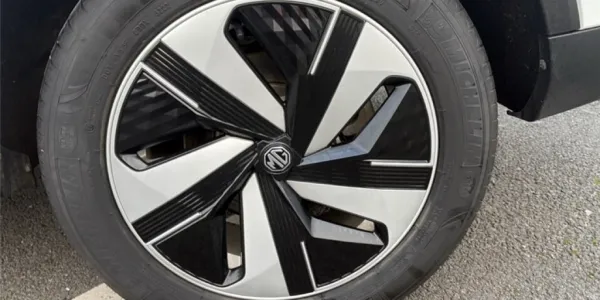 visuel - MG ZS ELECTRIQUE II EV AUTONOMIE STANDARD 51KWH - 130 KW 2WD Luxury