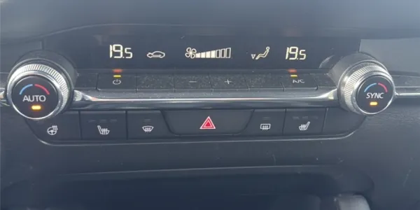 visuel - Mazda 3 IV 5 PORTES 2022 2.0L E-SKYACTIV-G M HYBRID 122 CH BVM6 Style