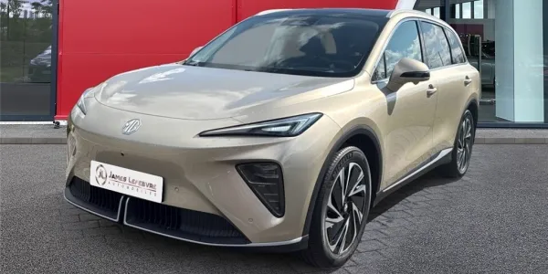 Photo - MG mgs6 EV Luxury