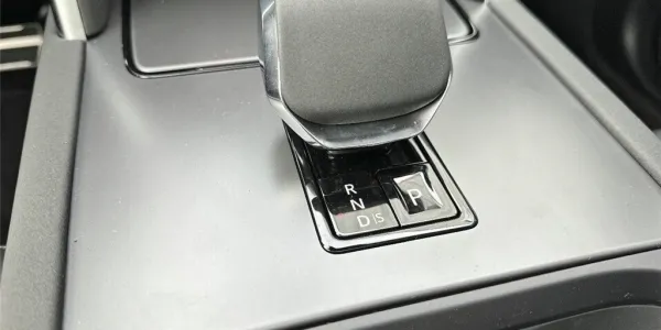 visuel - Land Rover Discovery Sport P300E PHEV AWD BVA Dynamic SE