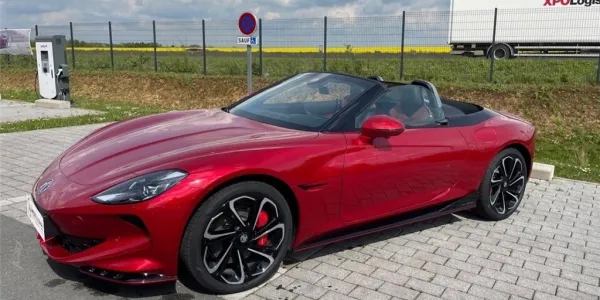 visuel - MG cyberster 77KWH - 375 KW 4WD /