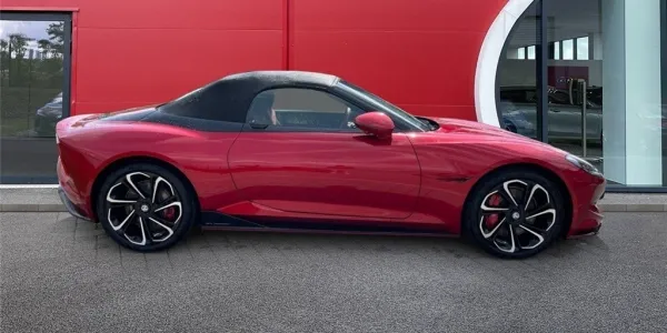 visuel - MG cyberster 77KWH - 375 KW 4WD /