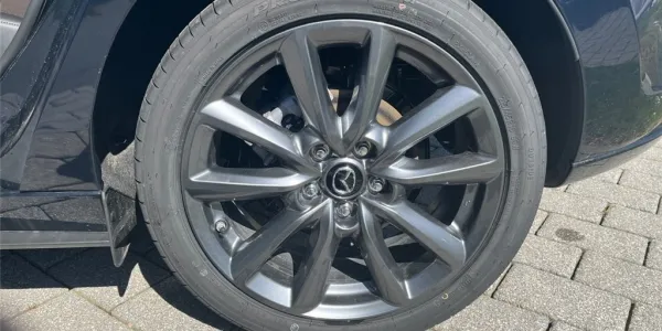 visuel - Mazda 3 IV 5 PORTES 2025 2.5L E-SKYACTIV-G M HYBRID 140 CH BVA6 Takumi