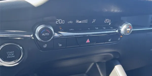 visuel - Mazda 3 IV 5 PORTES 2025 2.5L E-SKYACTIV-G M HYBRID 140 CH BVA6 Takumi