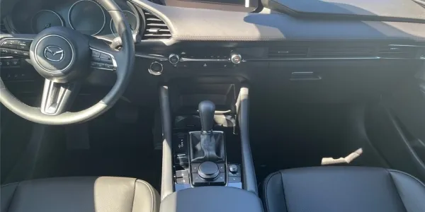 visuel - Mazda 3 IV 5 PORTES 2025 2.5L E-SKYACTIV-G M HYBRID 140 CH BVA6 Takumi