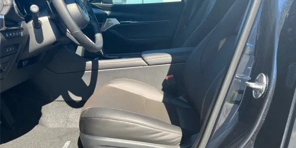 visuel - Mazda 3 IV 5 PORTES 2025 2.5L E-SKYACTIV-G M HYBRID 140 CH BVA6 Takumi